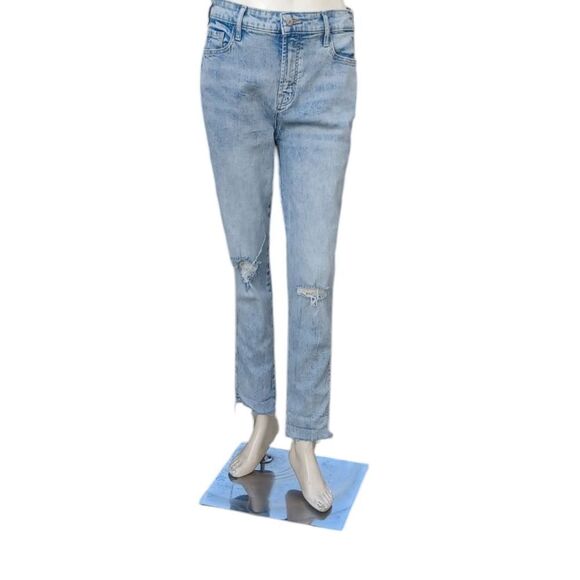 Old Navy Denim - 8143....Old Navy Straight leg Jeans Size 6, W28" 27."Inseam 10"Rise